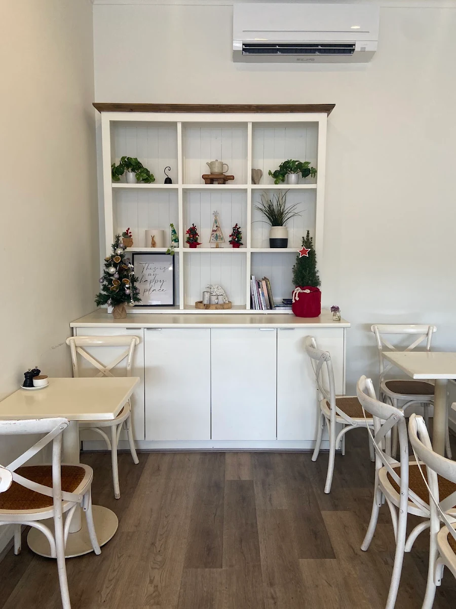 Vibe, Star Fruit Cafe