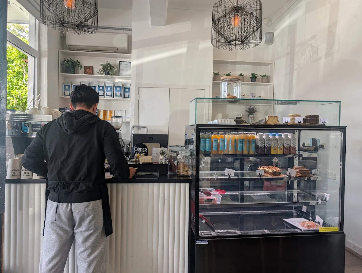 Vibe, Star Fruit Cafe
