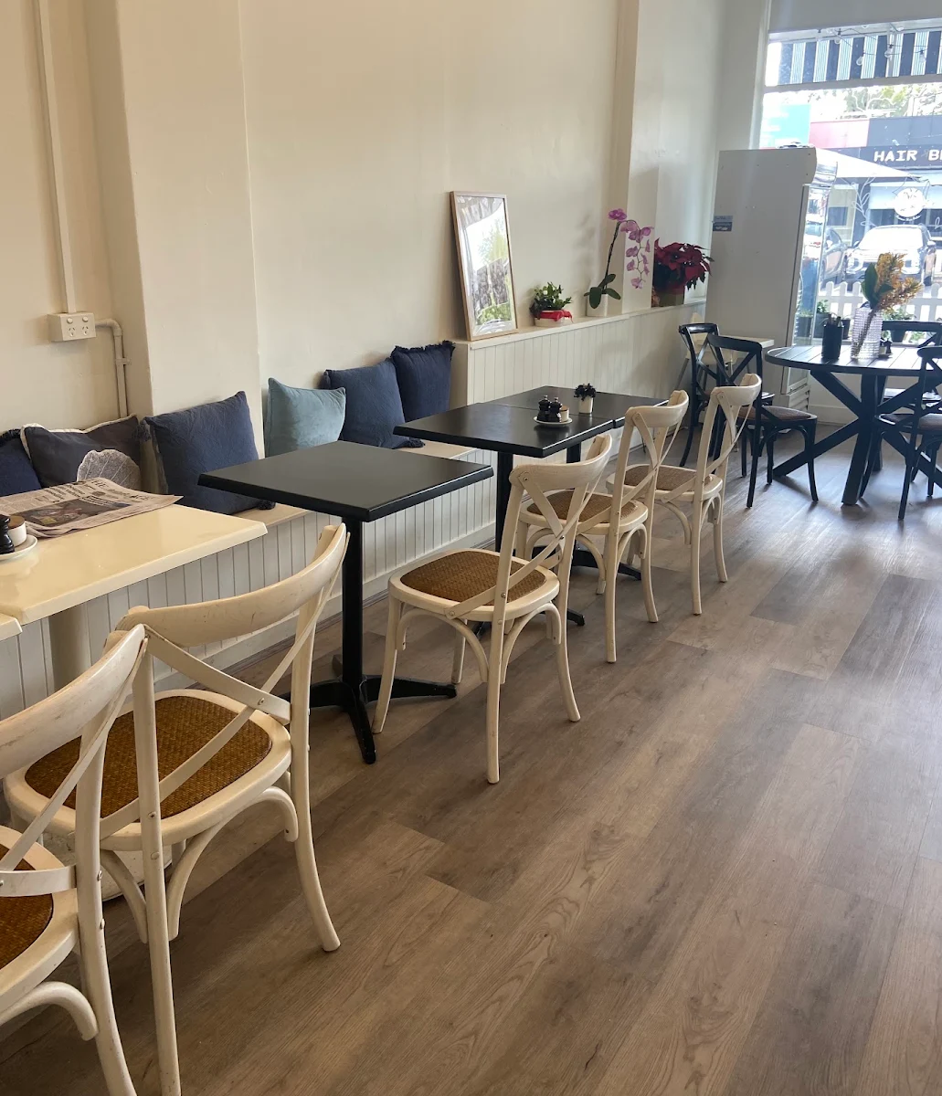Vibe, Star Fruit Cafe