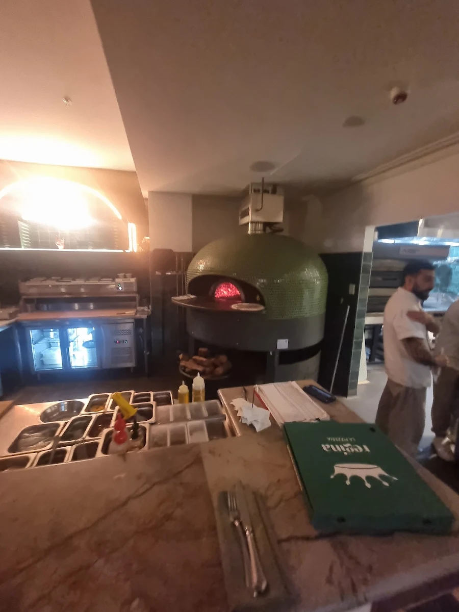 Vibe, Regina La Pizzeria