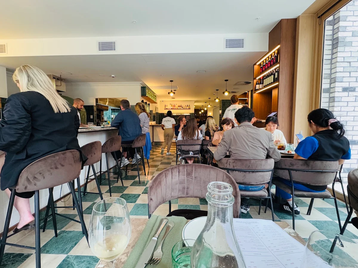 Vibe, Regina La Pizzeria