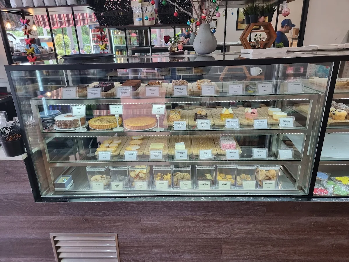 Vibe, Nuski's Swiss Patisserie