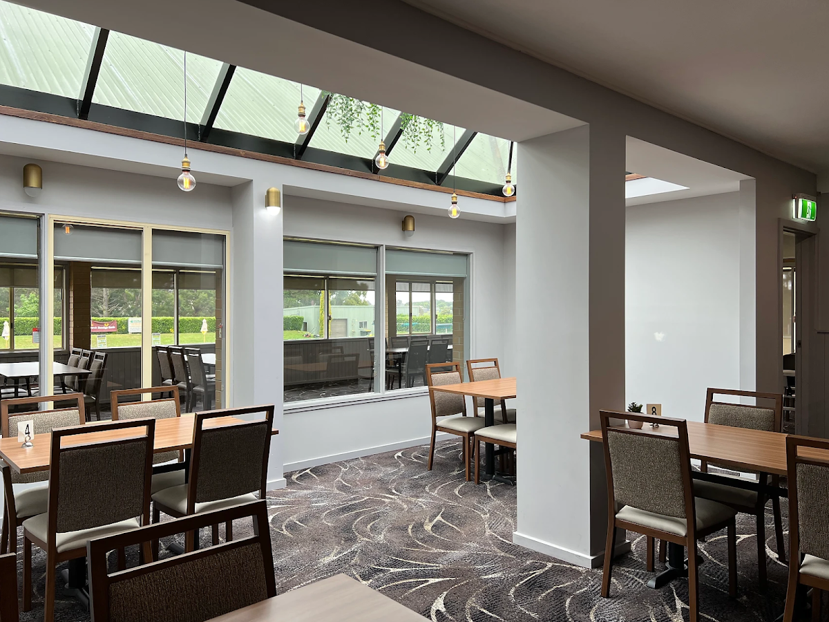 Vibe, Pine Garden Restaurant Braidwood
