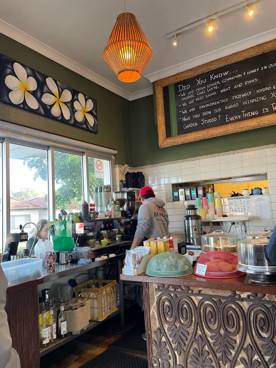 Vibe, Botannix Studio Cafe