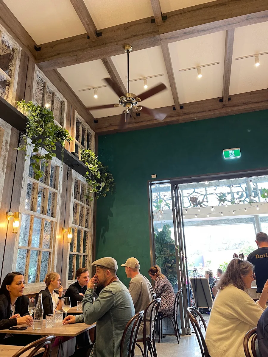 Vibe, Metro Coffee Burleigh