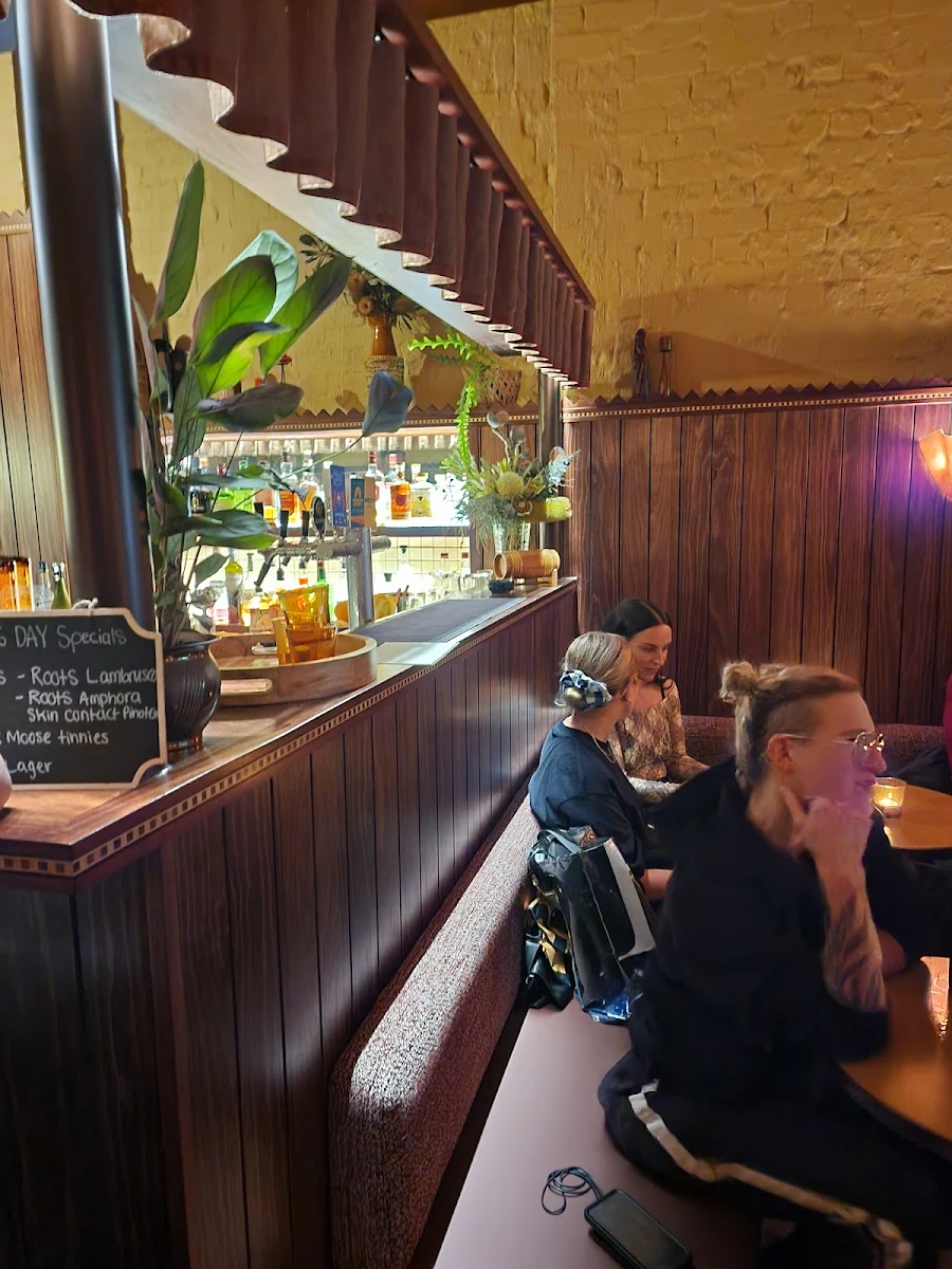 Vibe, Jacket Bar