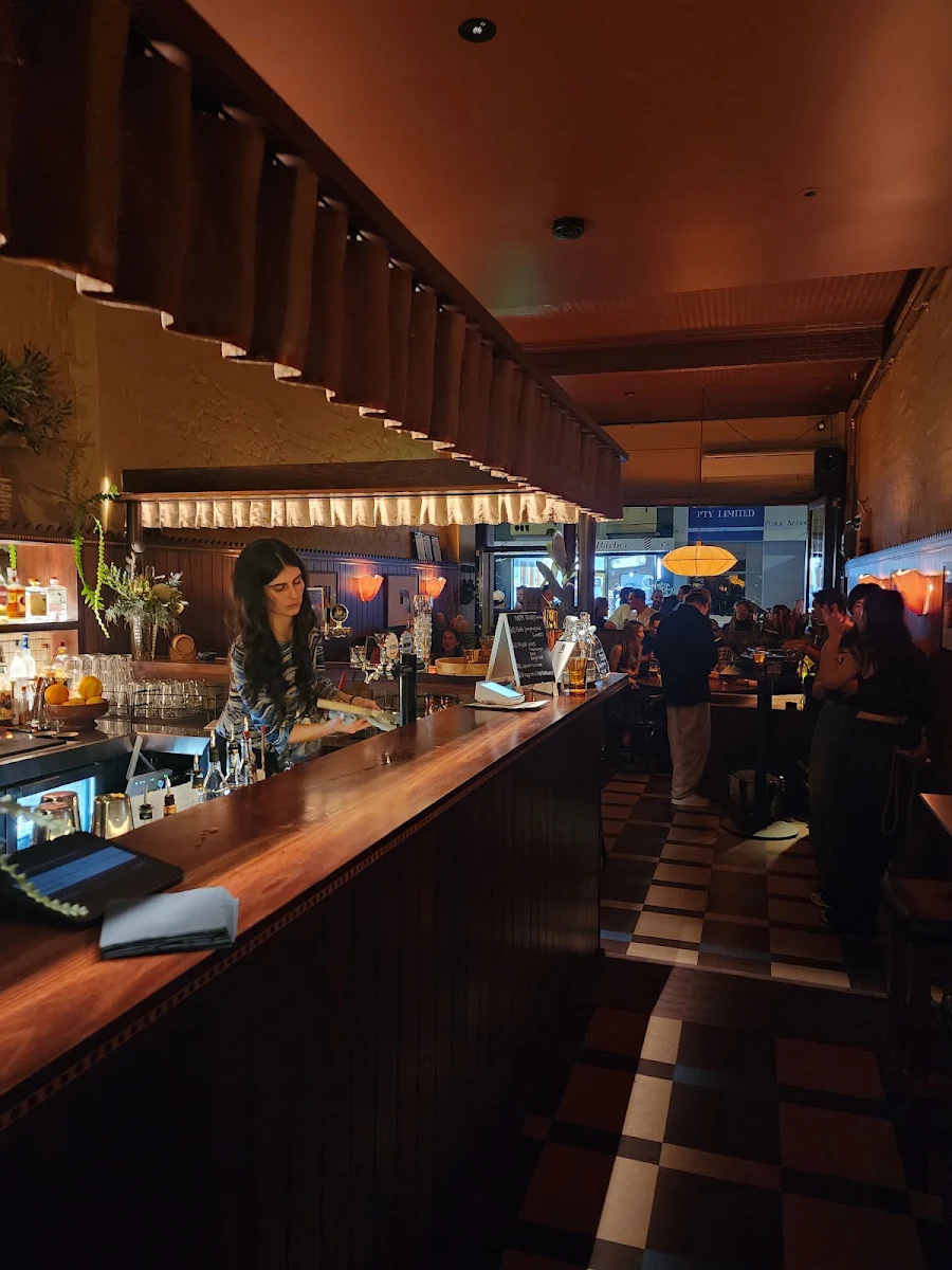 Vibe, Jacket Bar