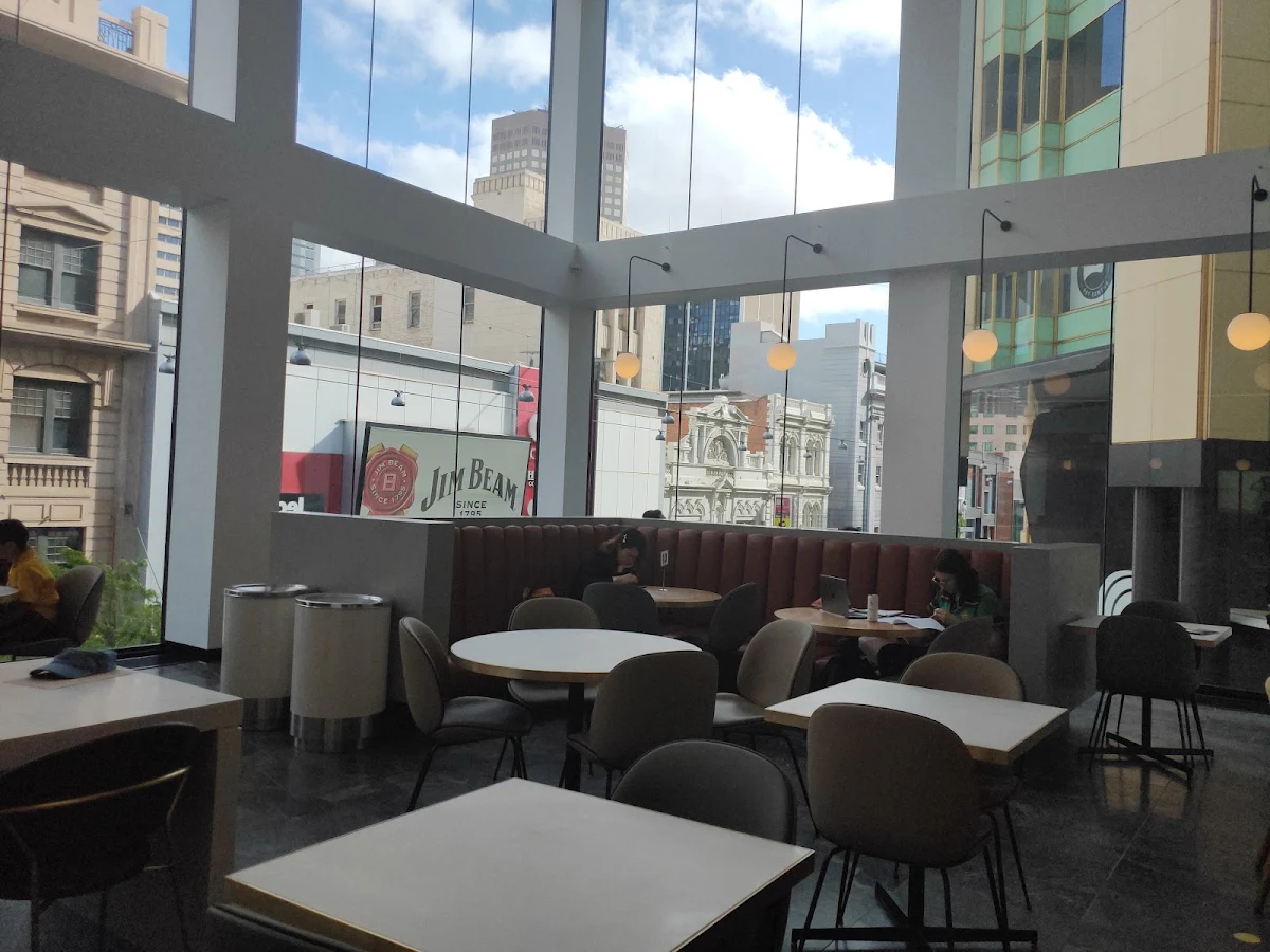 Vibe, Clio Café