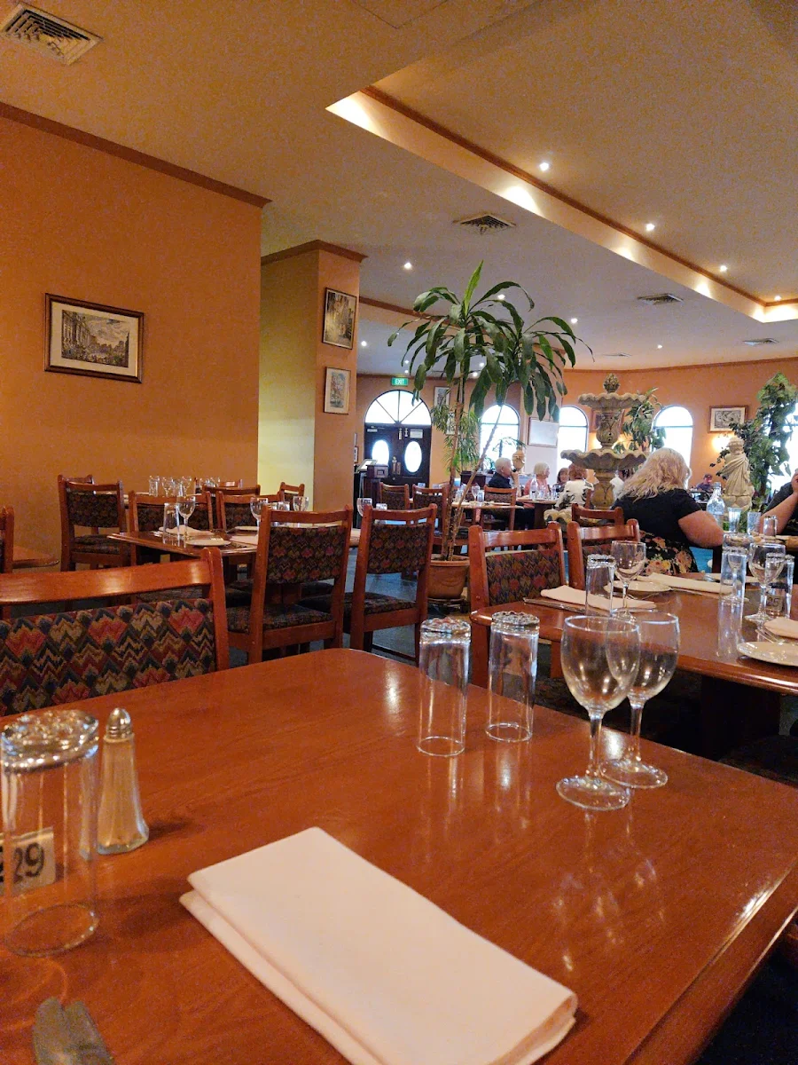 Vibe, Roman Palace Italian Restaurant