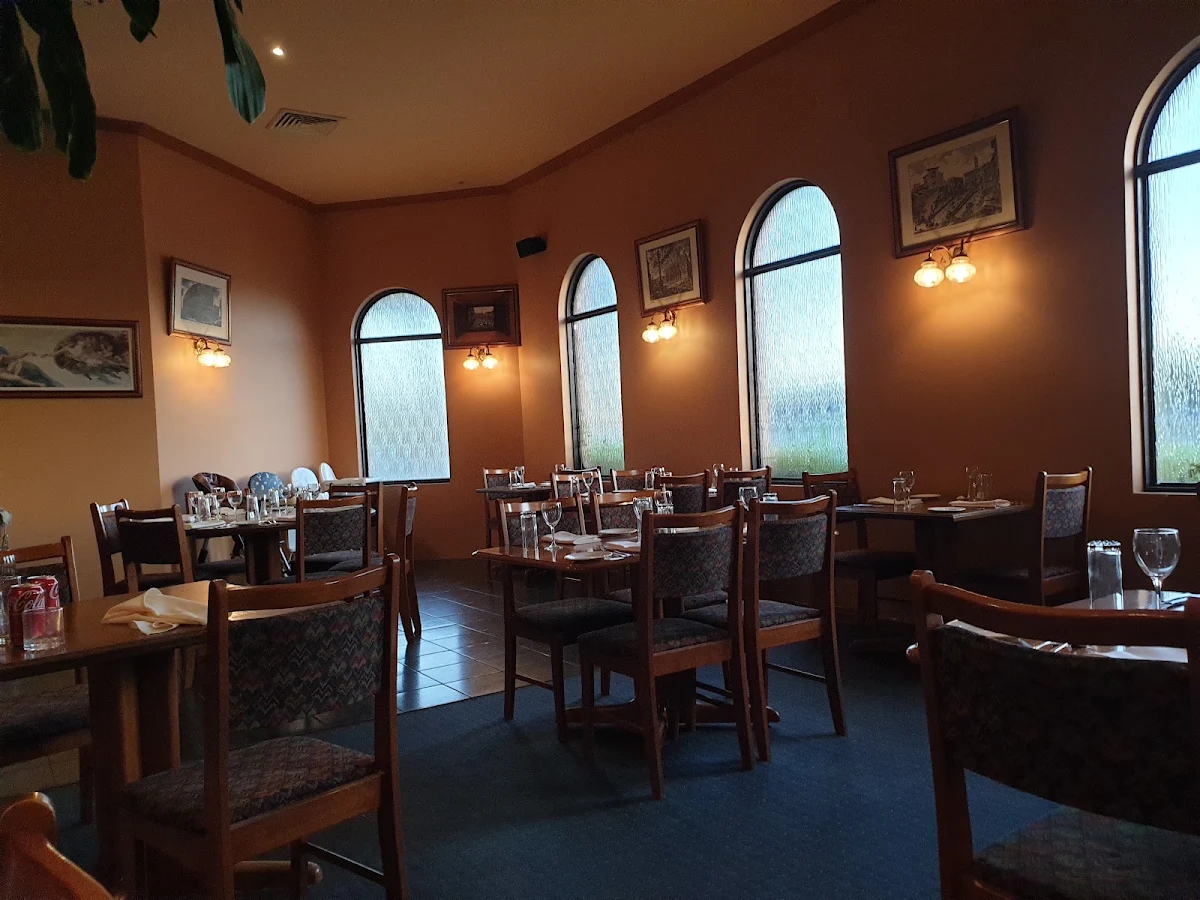 Vibe, Roman Palace Italian Restaurant