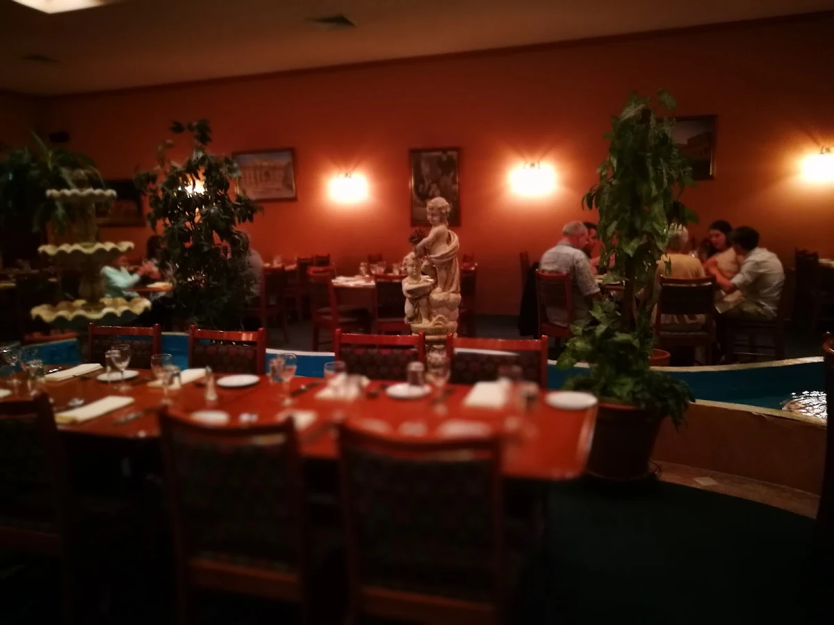 Vibe, Roman Palace Italian Restaurant