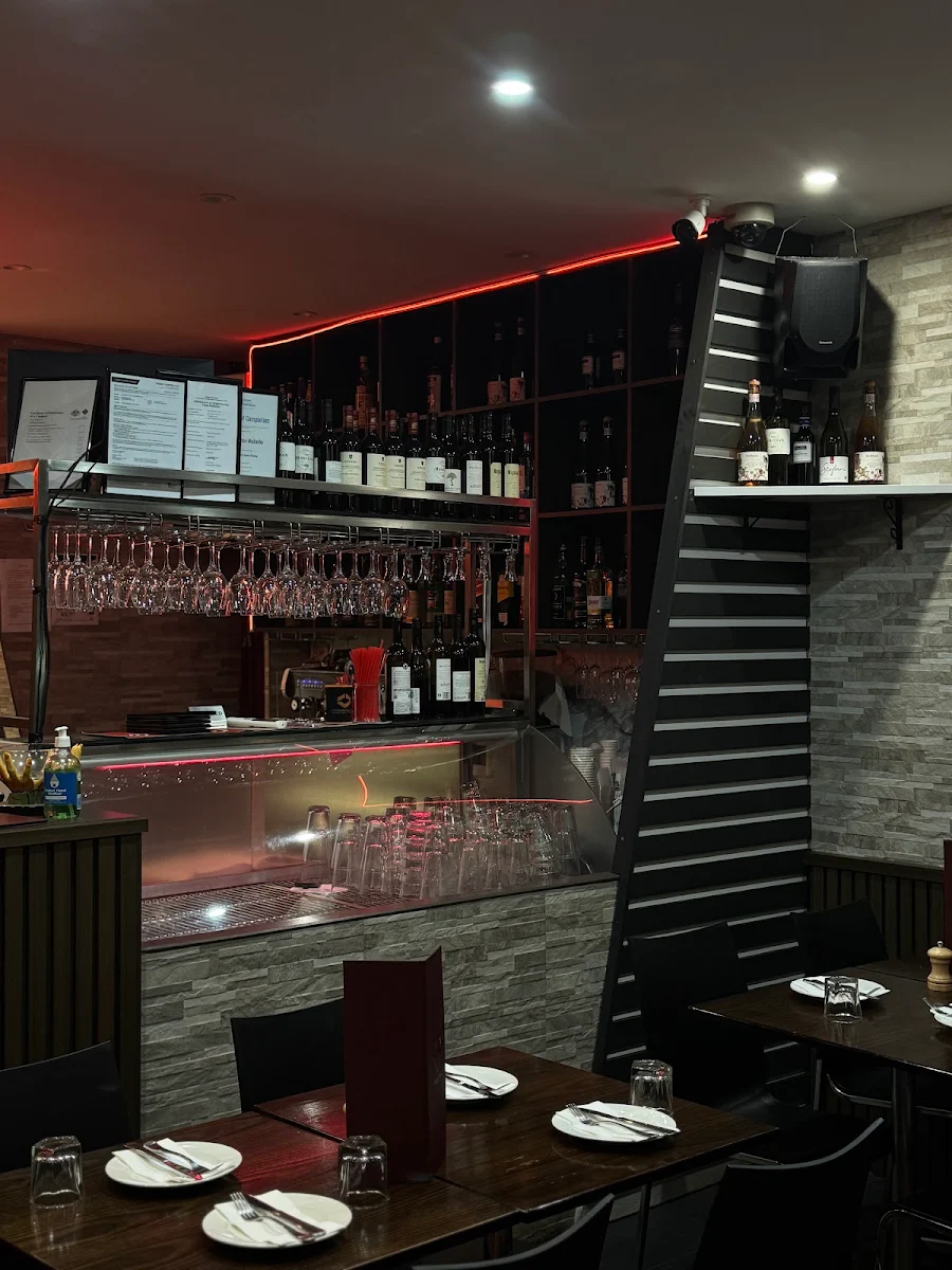 Vibe, Saporito Restaurant