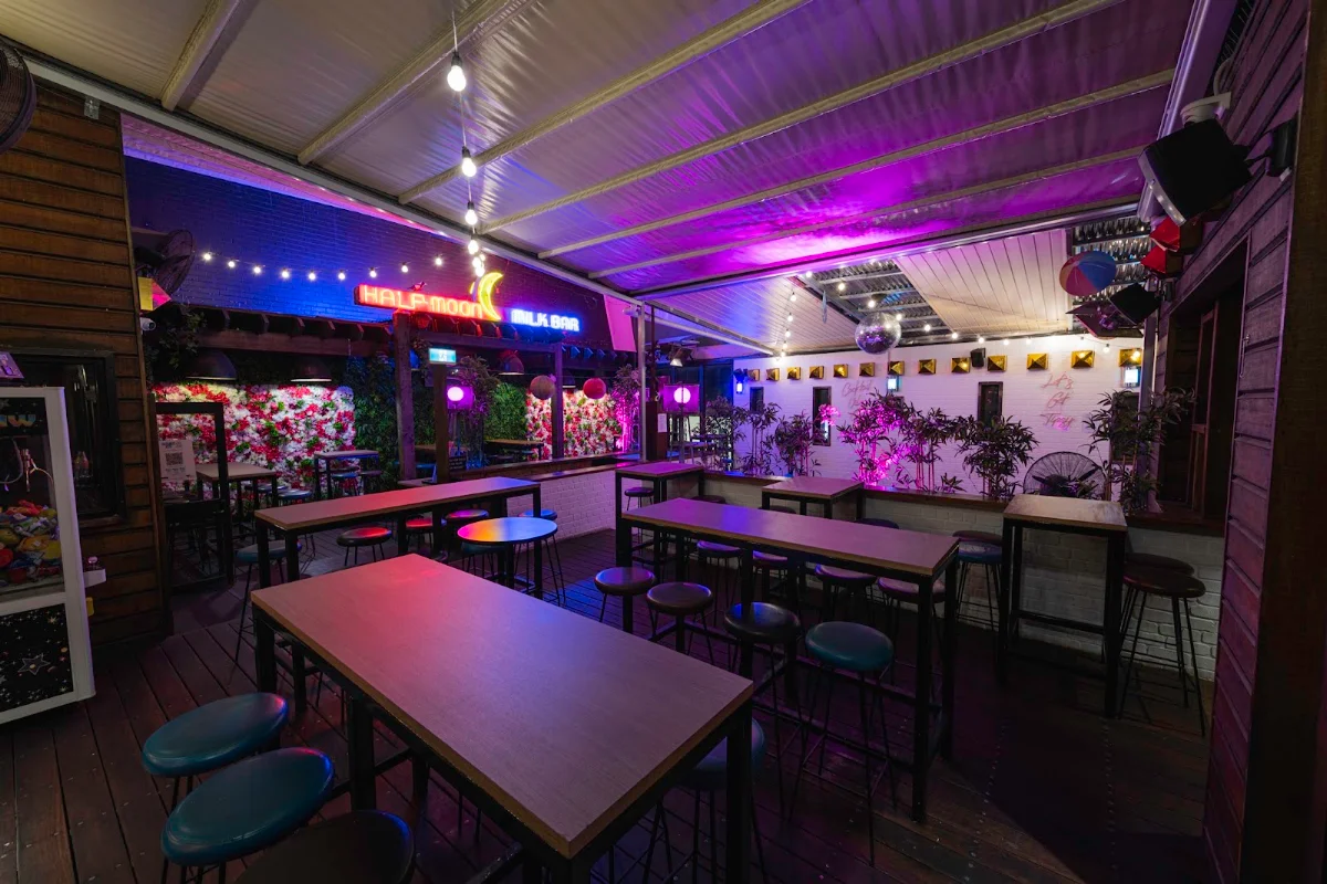 Vibe, Rooftop at Deluxe Bar