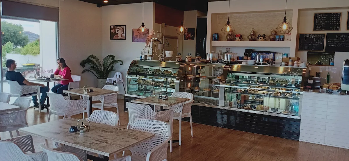Vibe, Sweet snax cafe