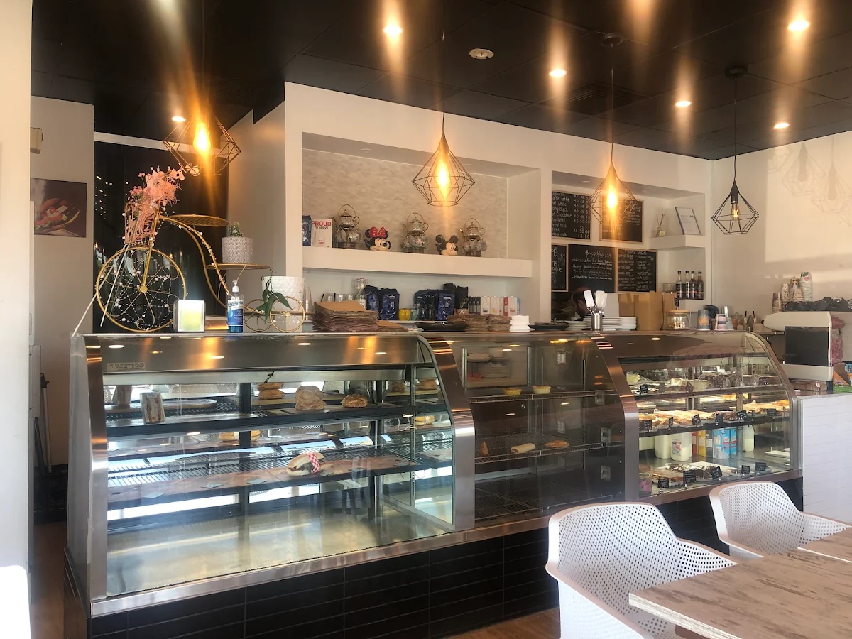 Vibe, Sweet snax cafe