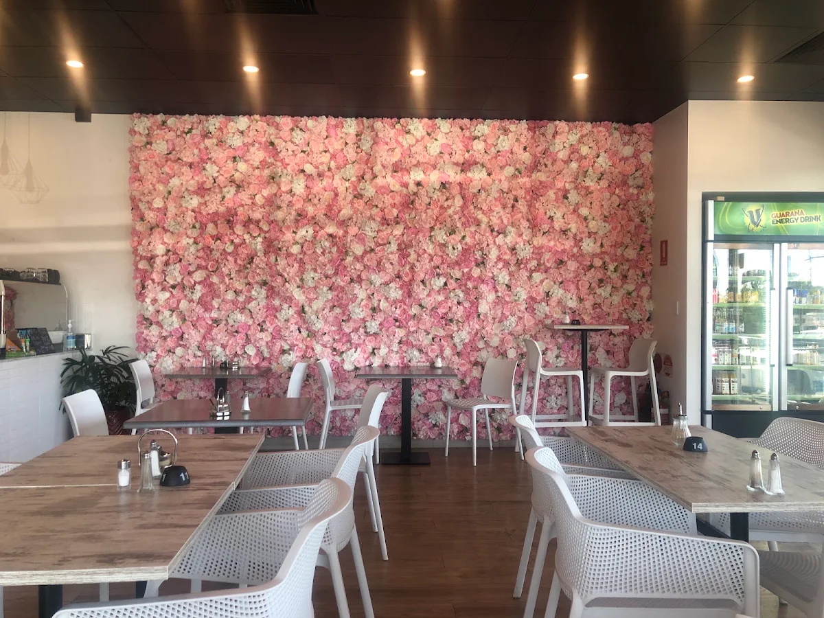 Vibe, Sweet snax cafe