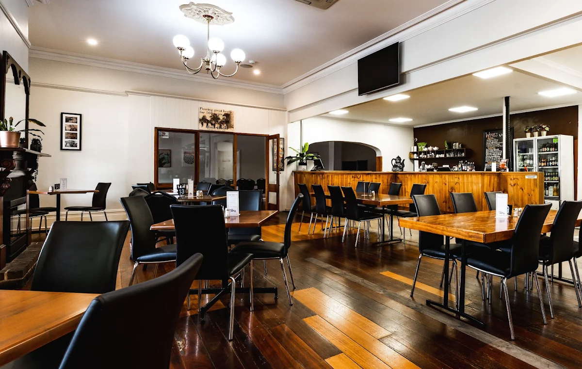 Vibe, Alma Hotel