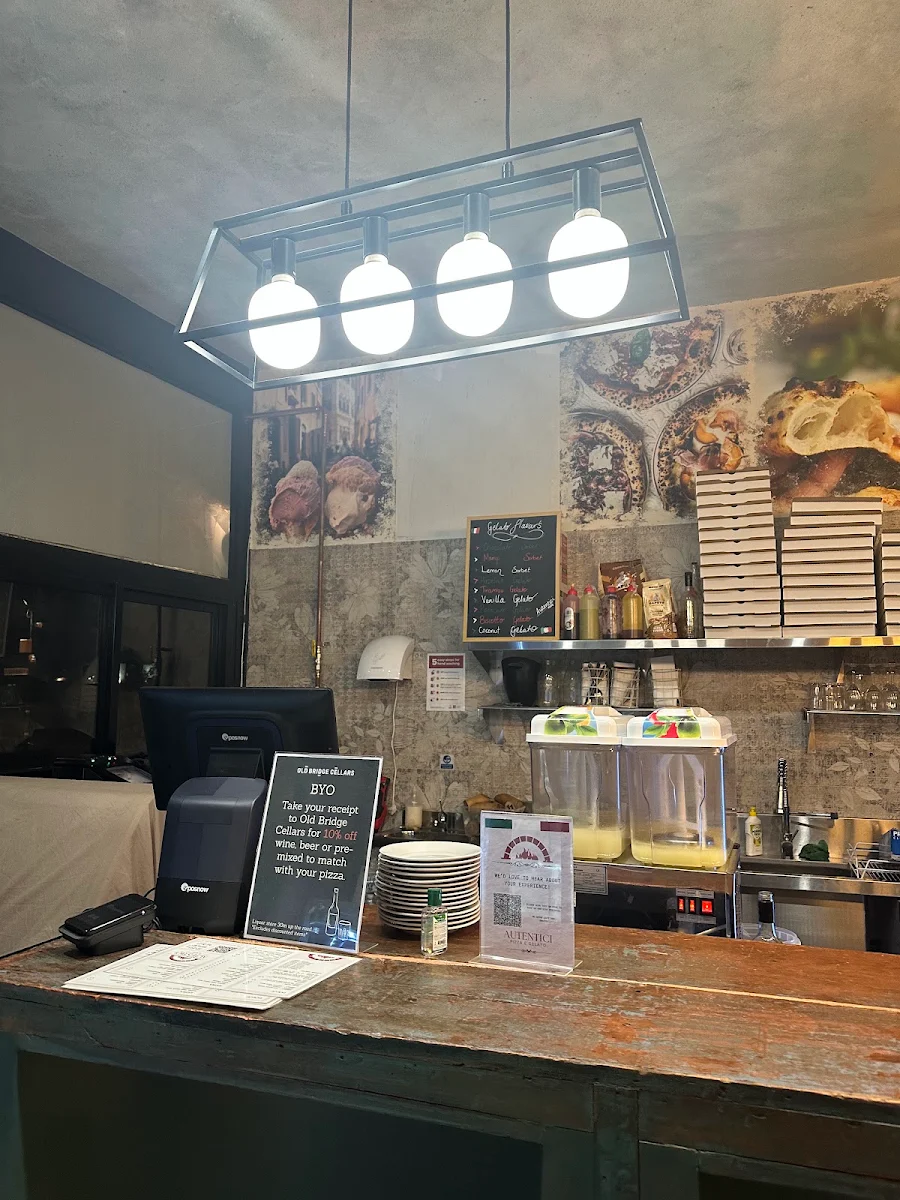 Menu, Autentici - Pizza e Gelato