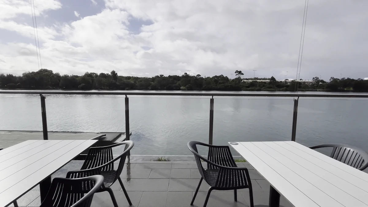 Vibe, Rowers On Cooks River