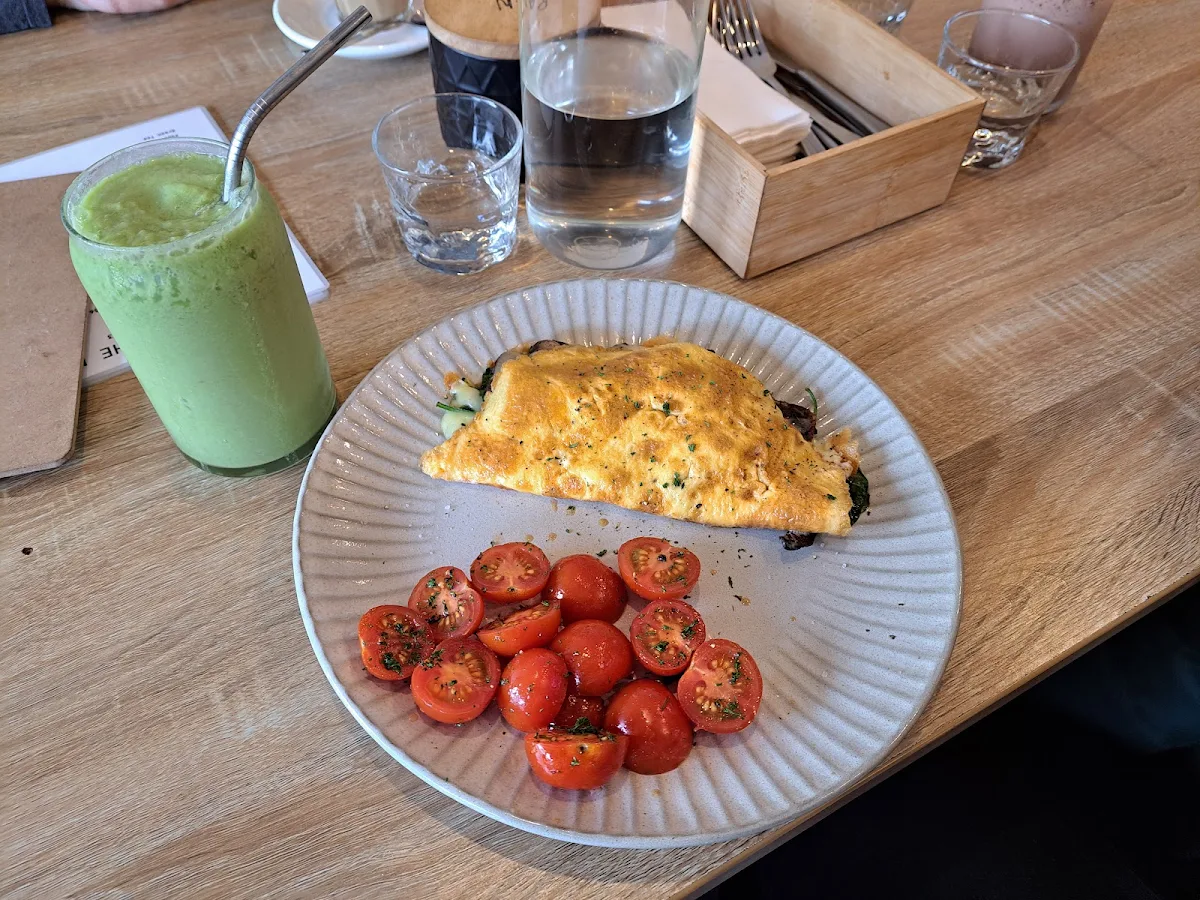 Food & drink, The Main Corner