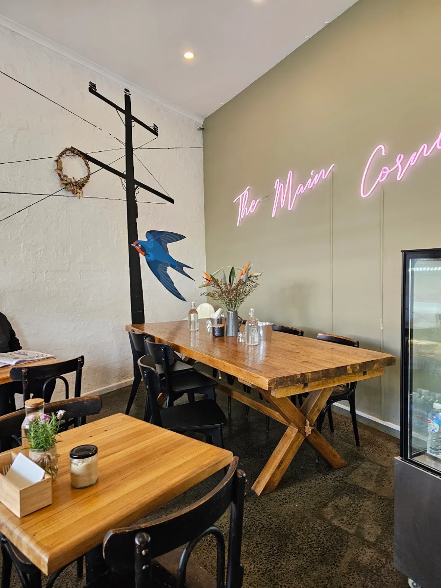 Vibe, The Main Corner