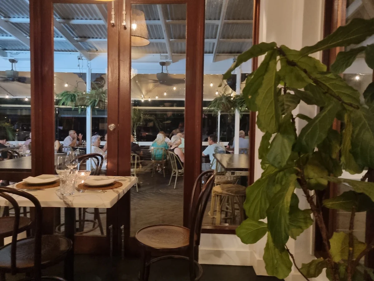 Vibe, Lichi Restaurant & Cocktail Bar