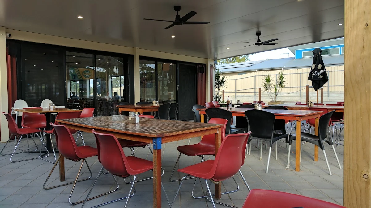 Vibe, Tin Shed Cafe