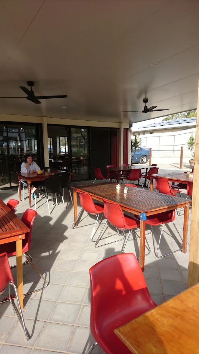 Vibe, Tin Shed Cafe