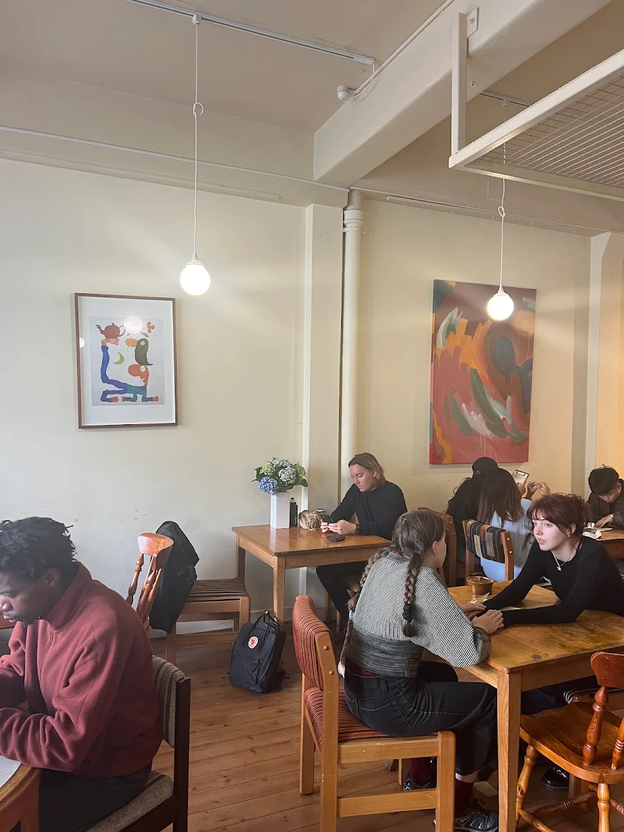 Vibe, Sunbear Coffee