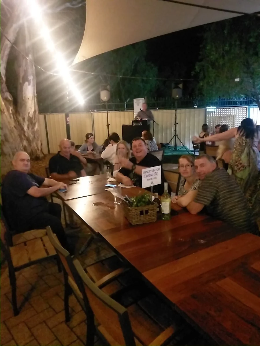 Vibe, The Hale Road Tavern