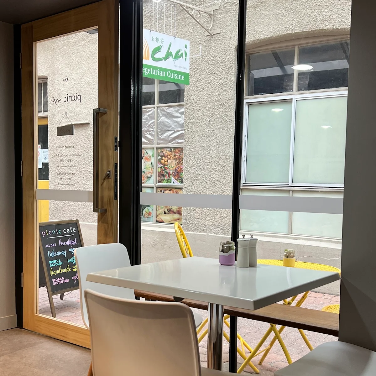 Vibe, Picnic Cafe