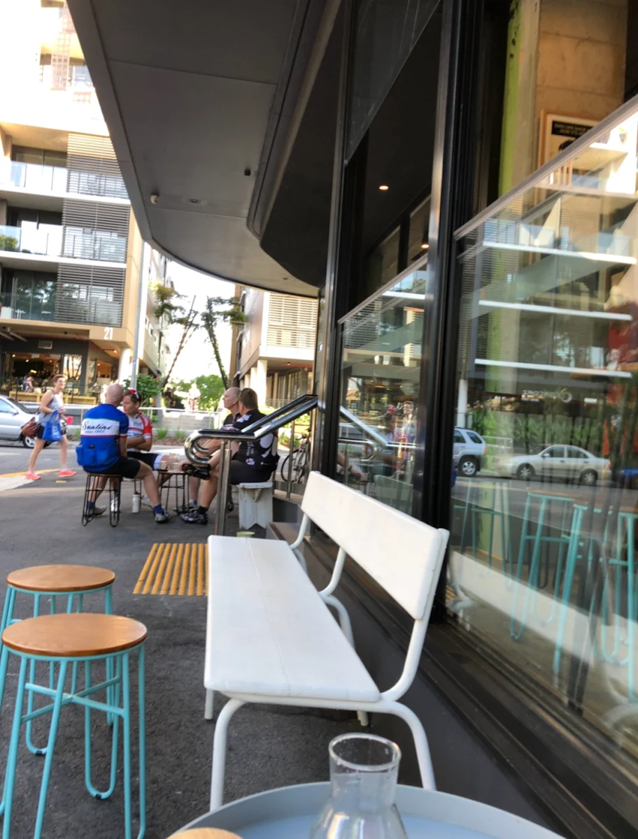 Vibe, Doc Brown Cafe