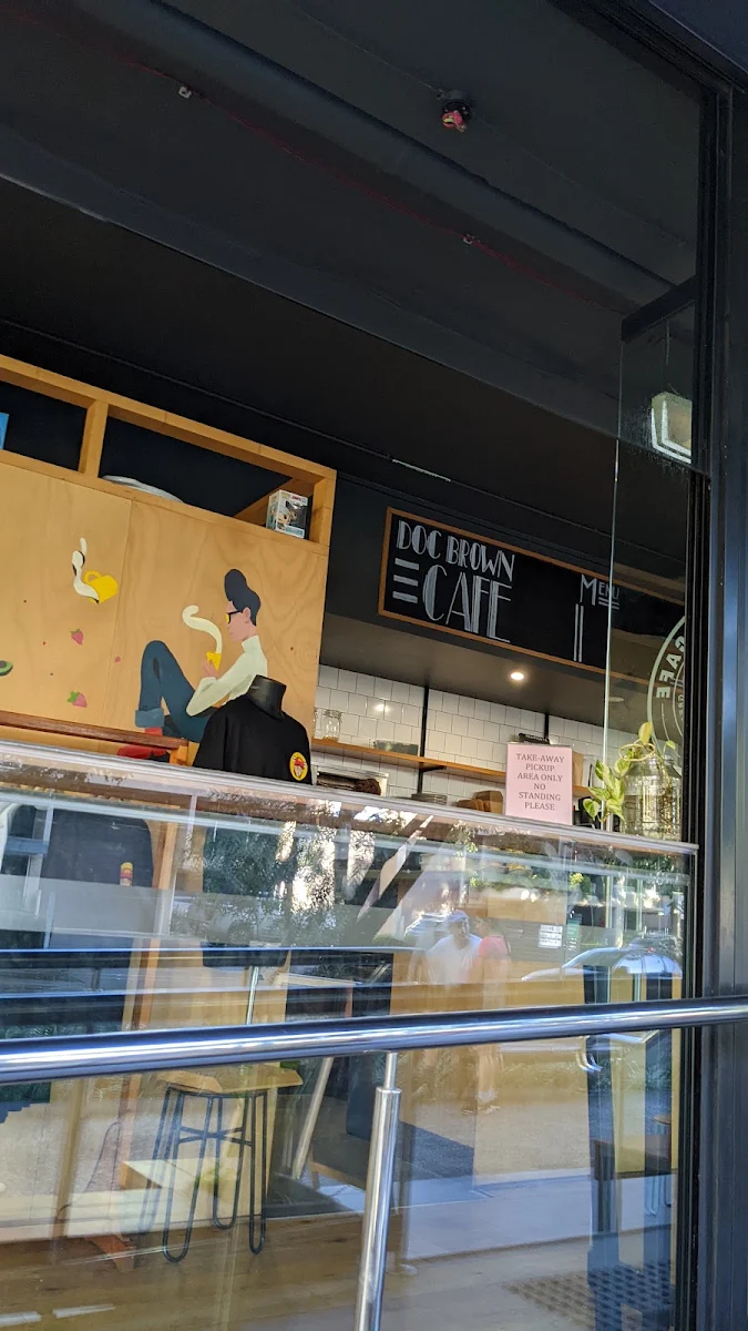 Vibe, Doc Brown Cafe
