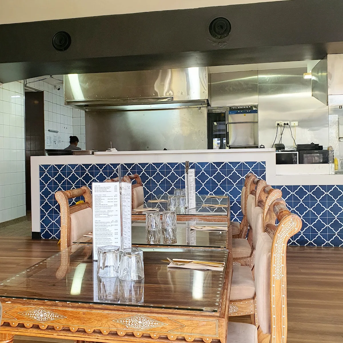 Vibe, Maharaja's Lakeside Restaurant