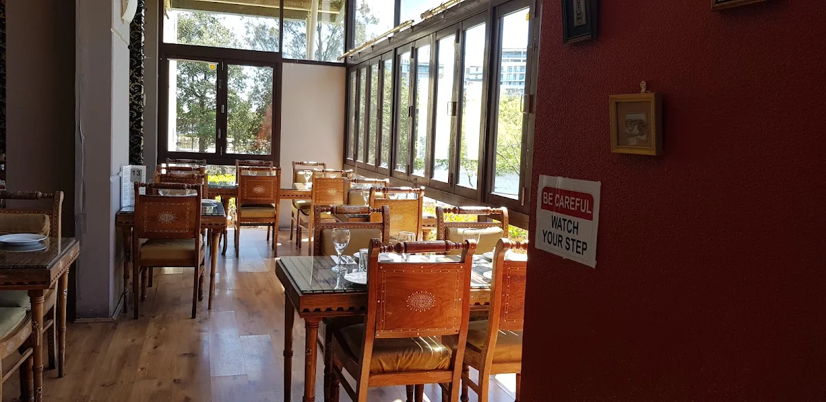 Vibe, Maharaja's Lakeside Restaurant