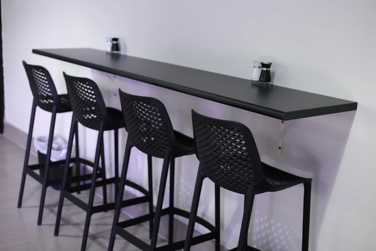 Vibe, Cafe Twenty Two