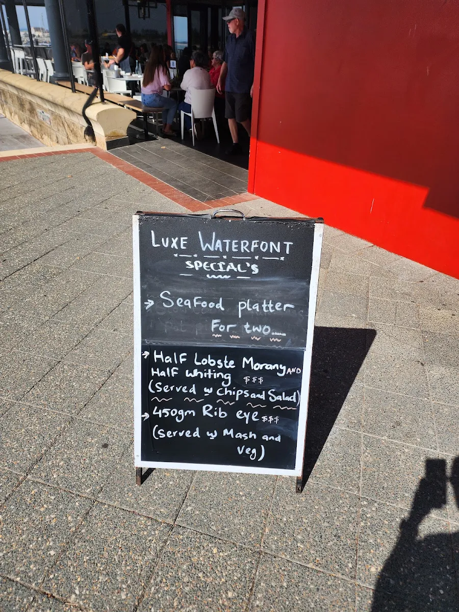 Menu, Luxe waterfront