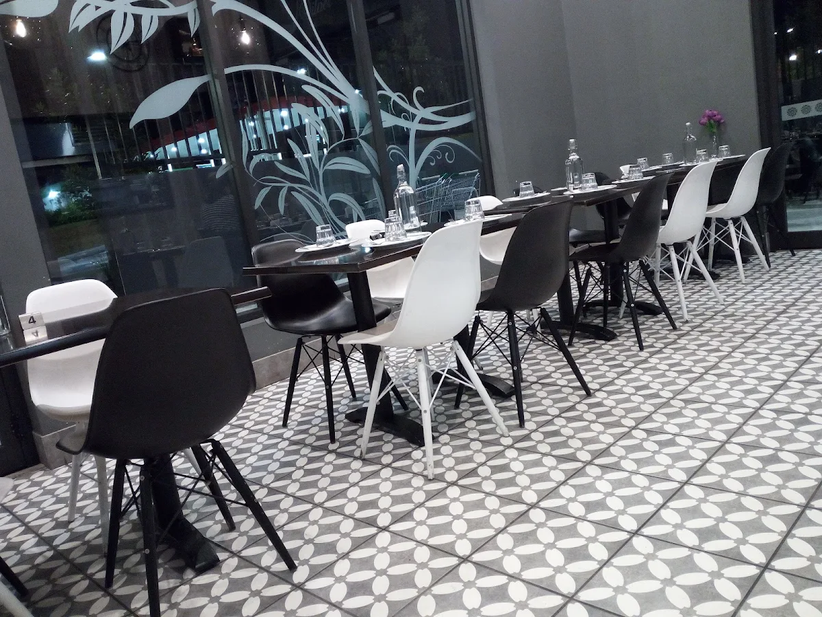 Vibe, Silver Spoon Vincentia (Authentic Thai Food)