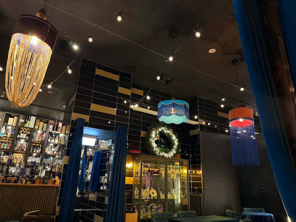 Vibe, Fantome Wine Bar & Cocktails