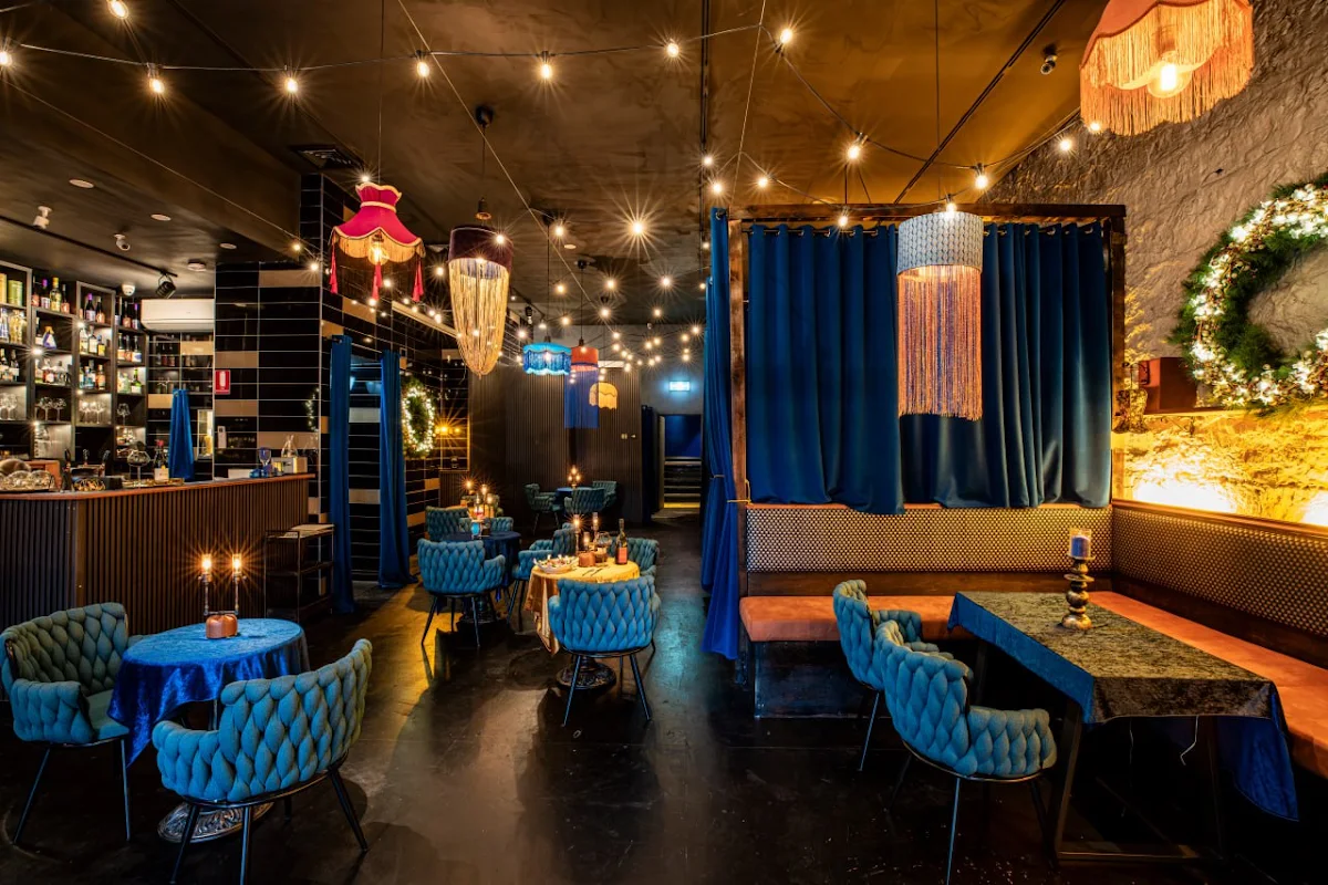 Vibe, Fantome Wine Bar & Cocktails