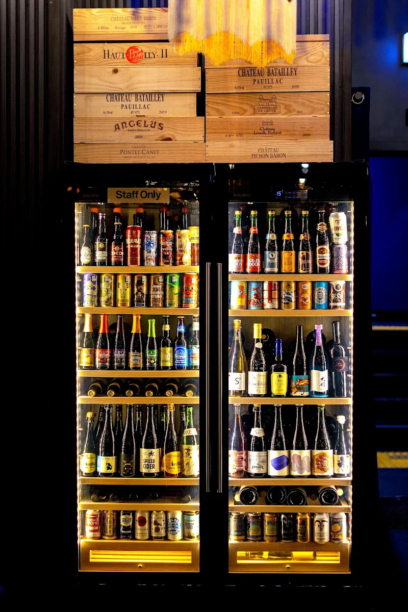 Vibe, Fantome Wine Bar & Cocktails