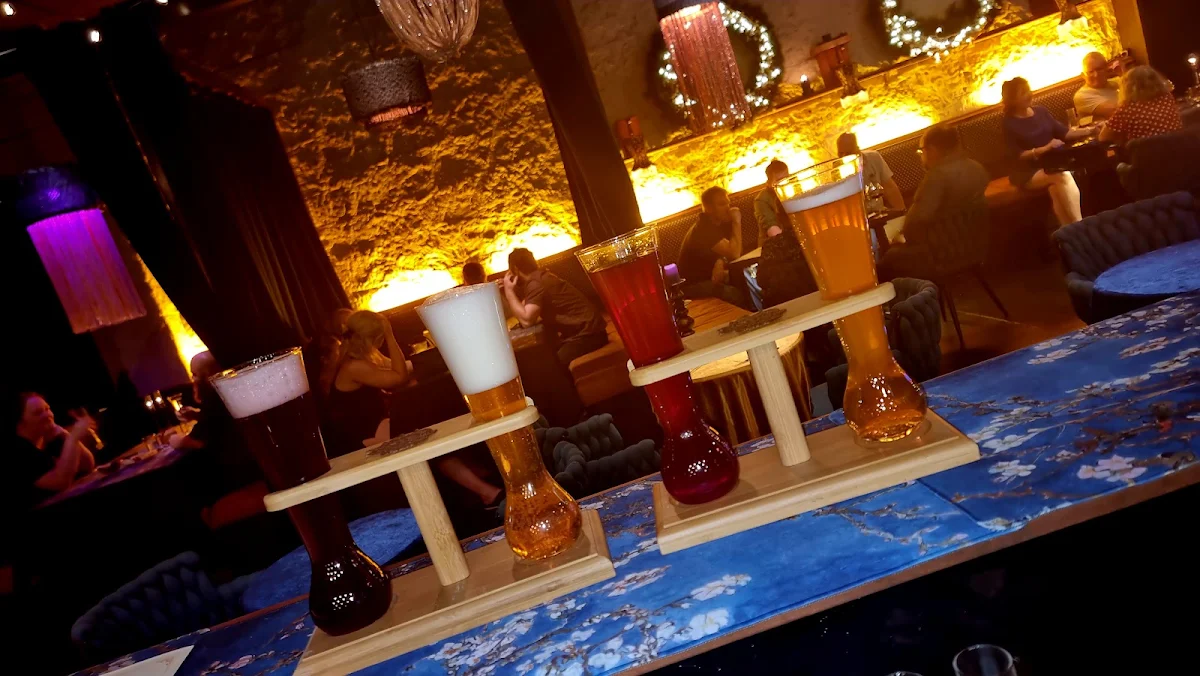 Vibe, Fantome Wine Bar & Cocktails