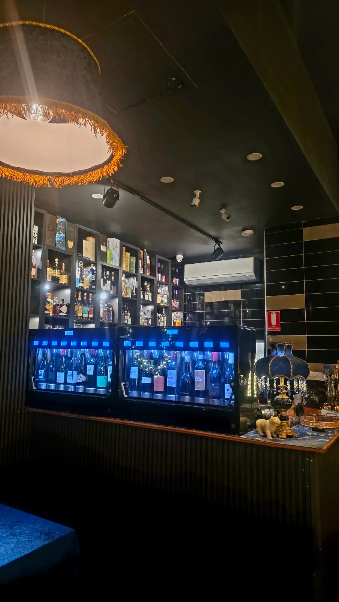 Vibe, Fantome Wine Bar & Cocktails