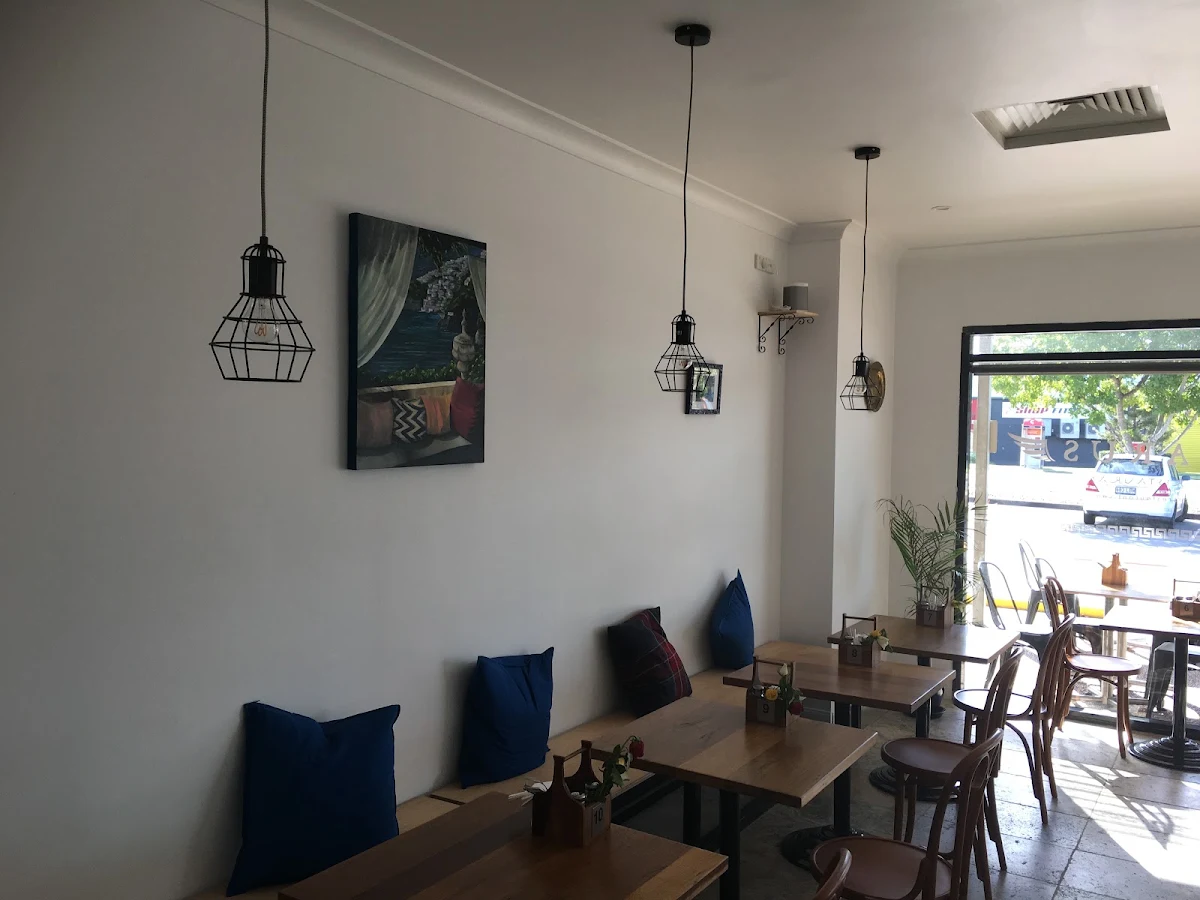 Vibe, Icarus Greek Restaurant