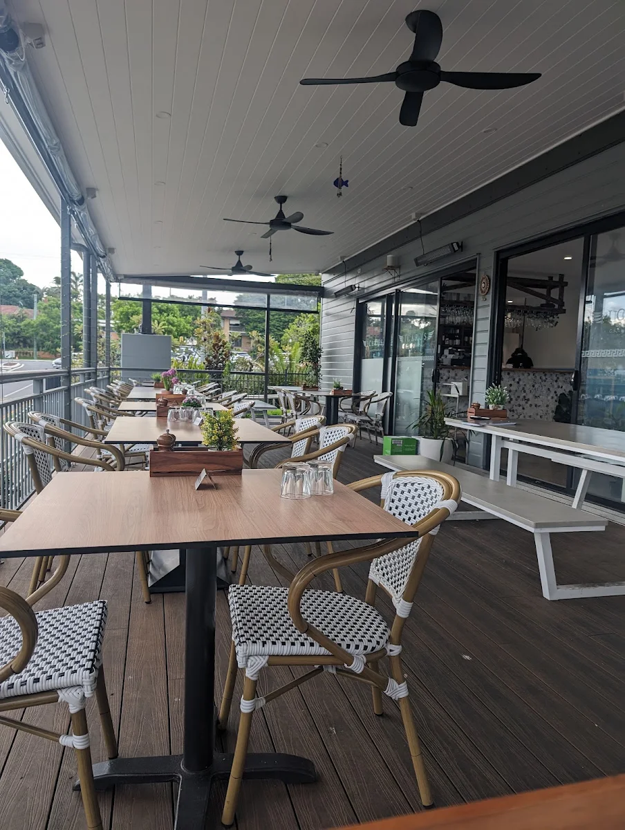 Vibe, Icarus Greek Restaurant