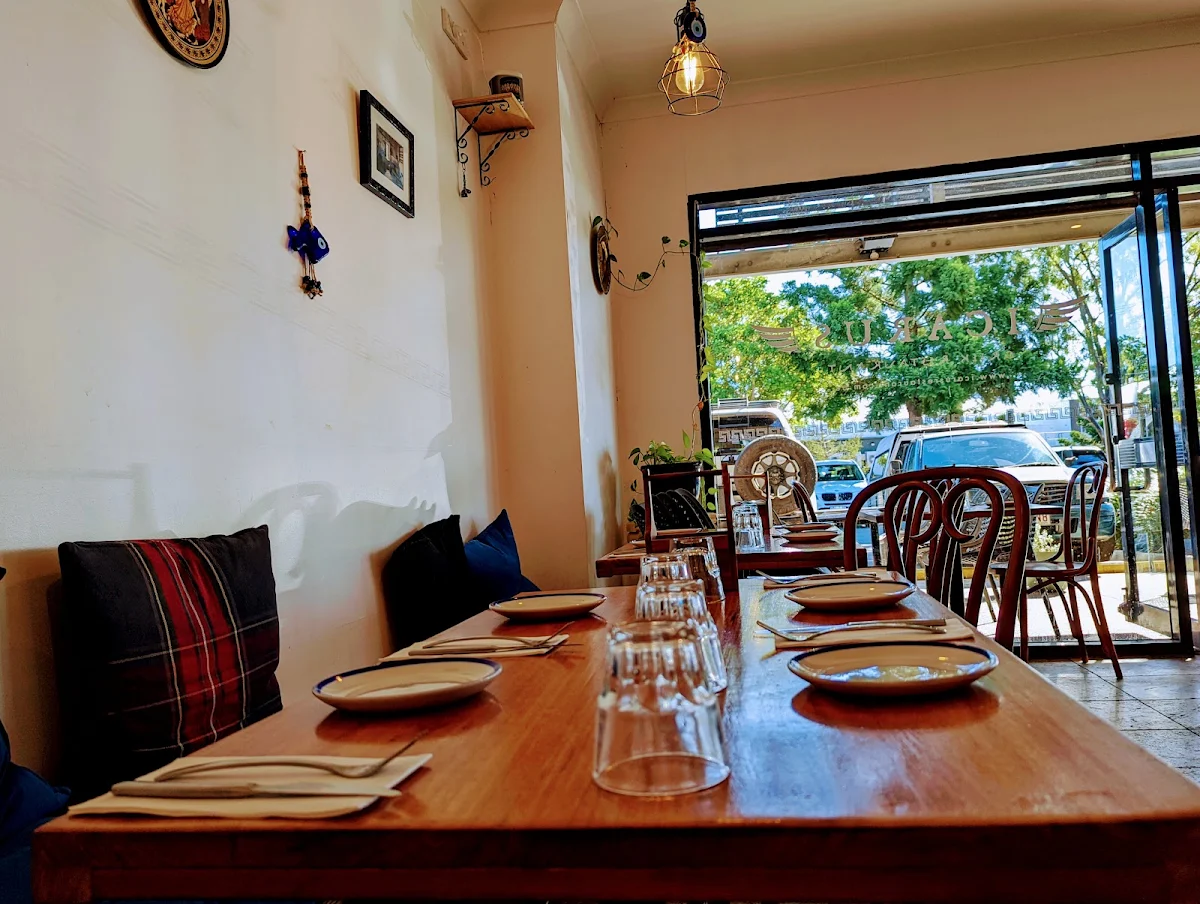 Vibe, Icarus Greek Restaurant