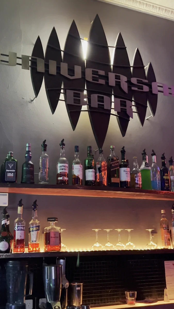 Vibe, Universal Bar