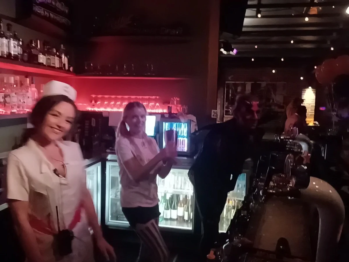 Vibe, Universal Bar