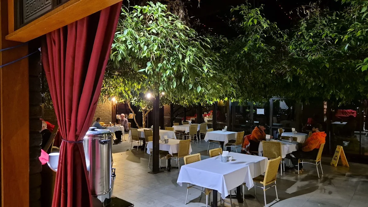 Vibe, Bistro Nomad