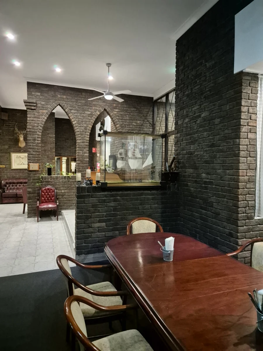 Vibe, Bistro Nomad